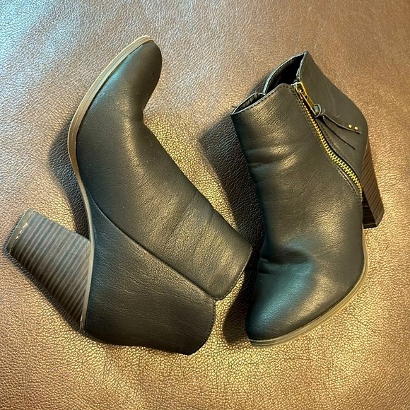 Charlotte Russe ankle boots / heeled booties - size 6, black - Picture 12 of 14